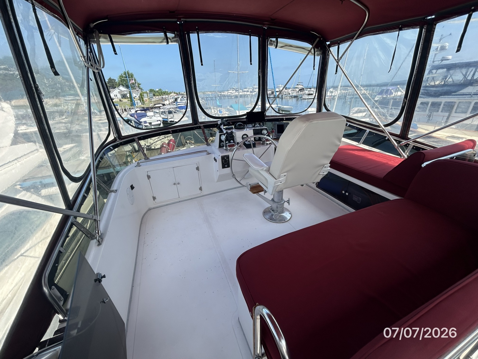 42' Ocean Alexander flybridge forward