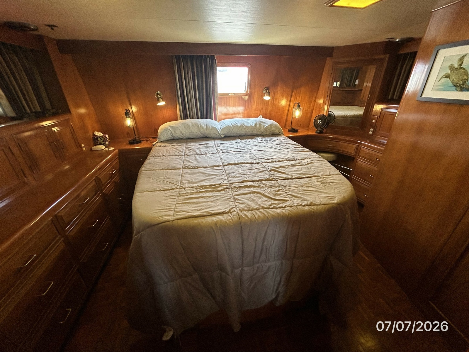 42' Ocean Alexander master stateroom
