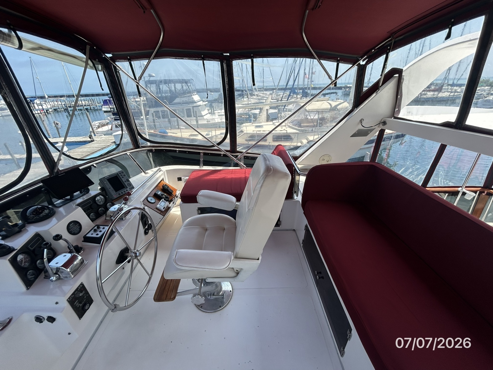 42' Ocean Alexander flybridge starboard