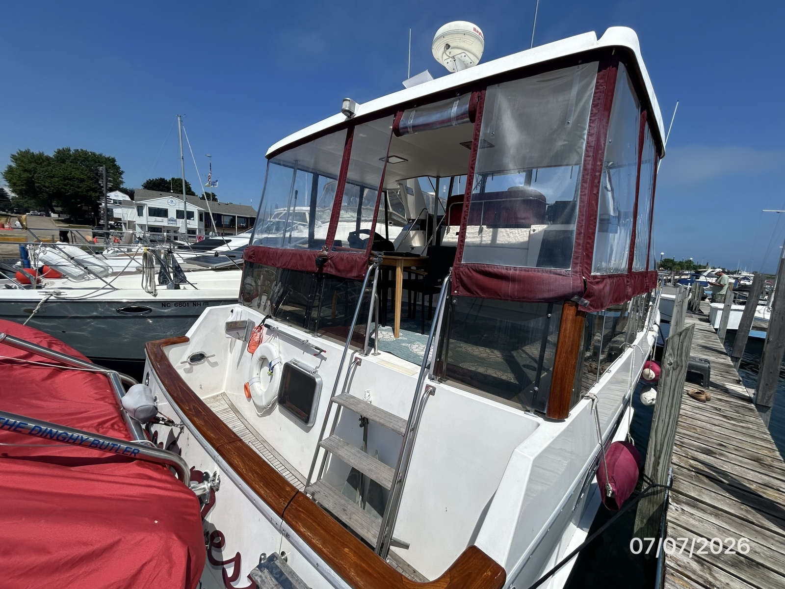 42' Ocean Alexander cockpit forward