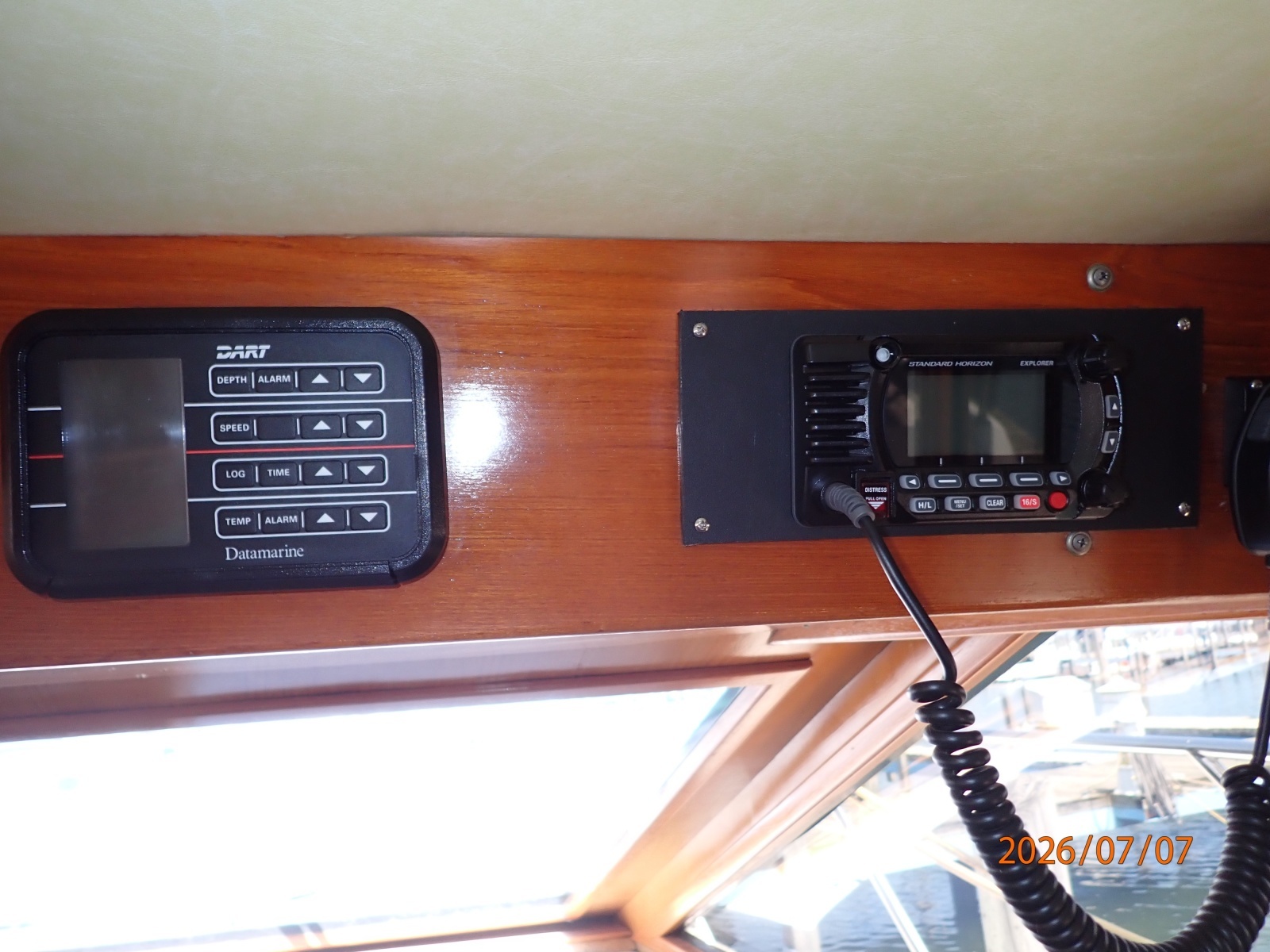42' Ocean Alexander lower helm electronics2