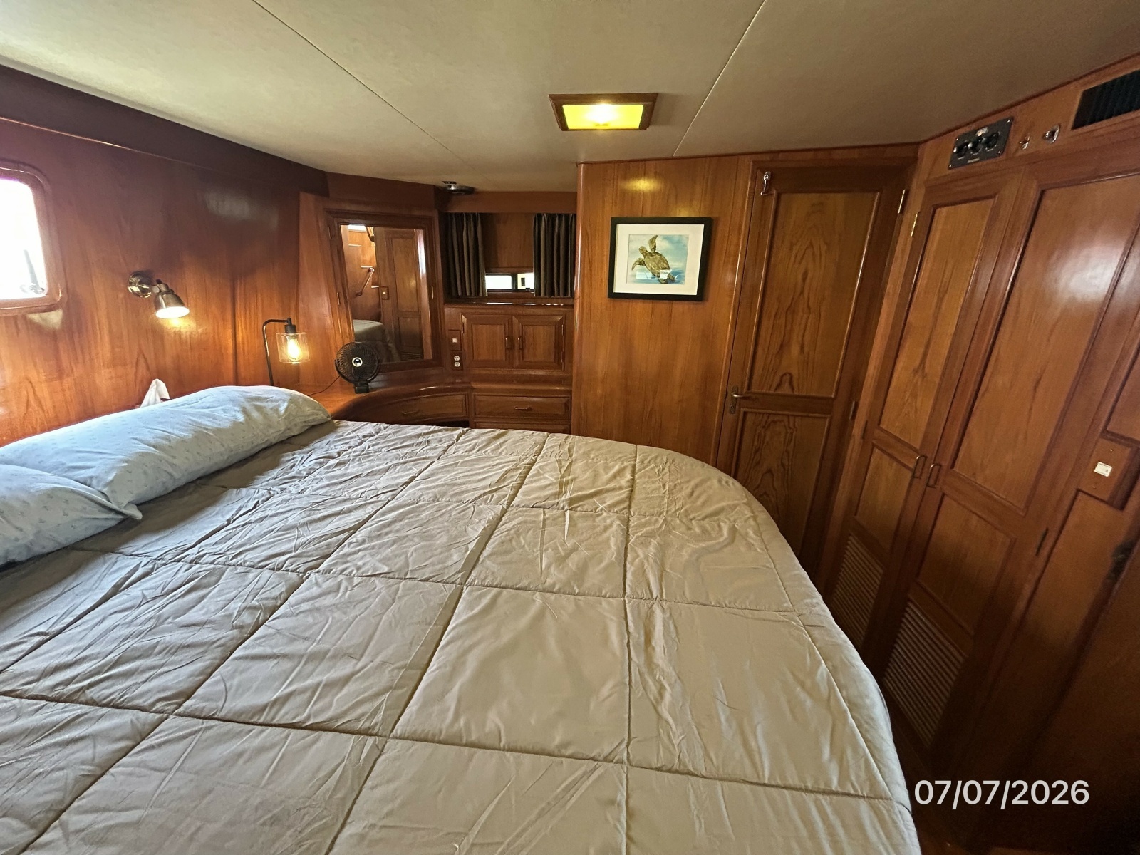 42' Ocean Alexander master stateroom port