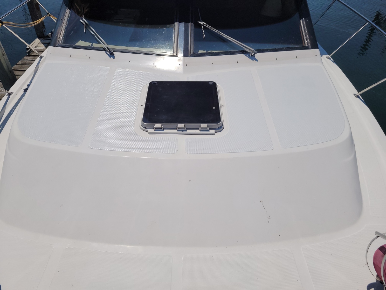 42' Ocean Alexander foredeck aft2