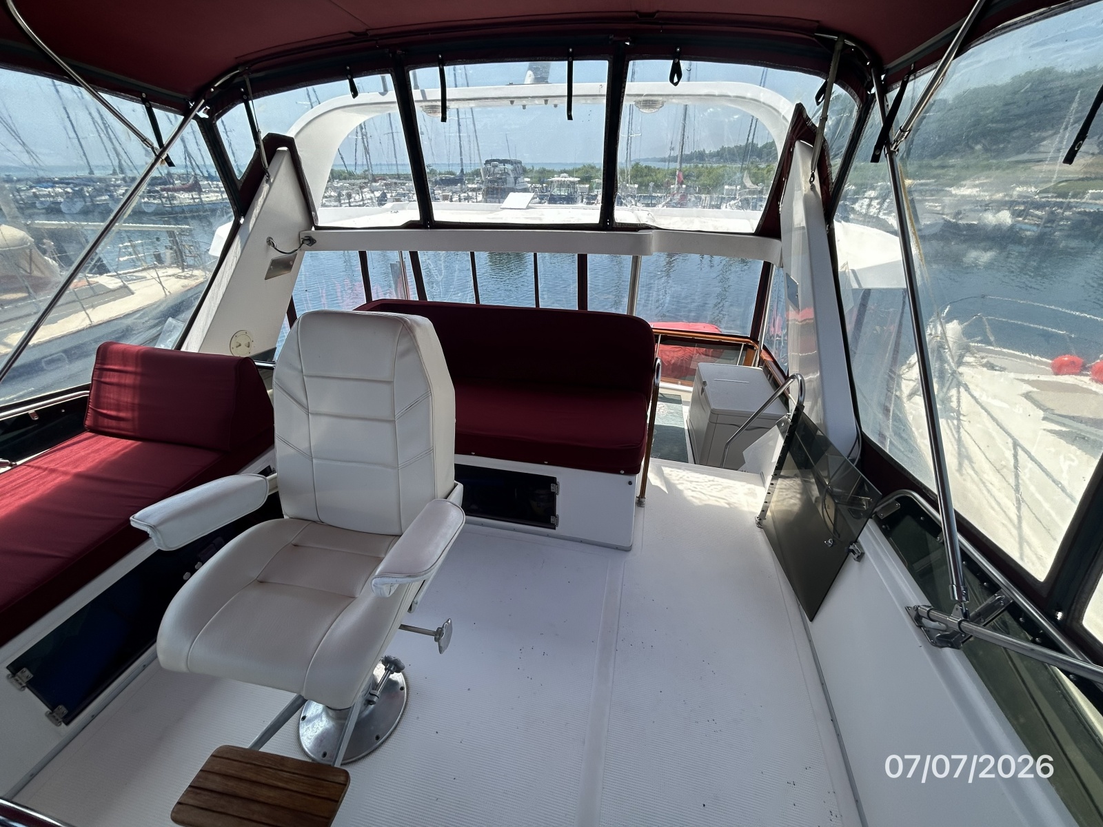 42' Ocean Alexander flybridge aft