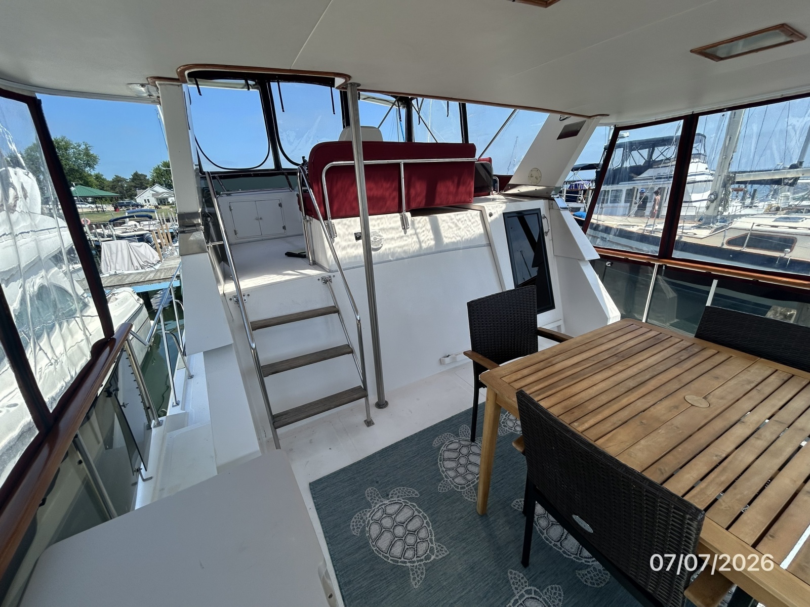42' Ocean Alexander sundeck forward
