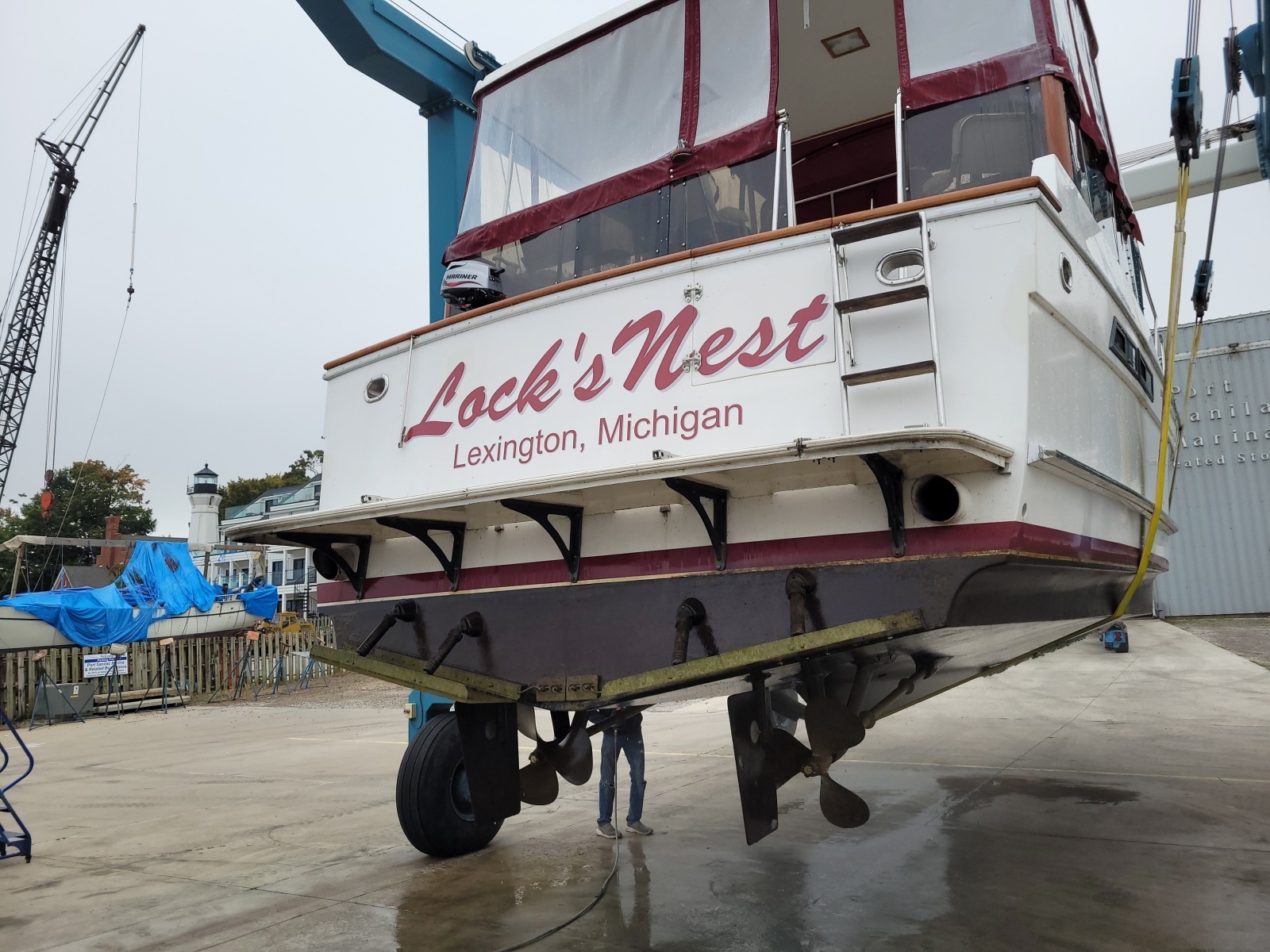 42' Ocean Alexander hauled out3