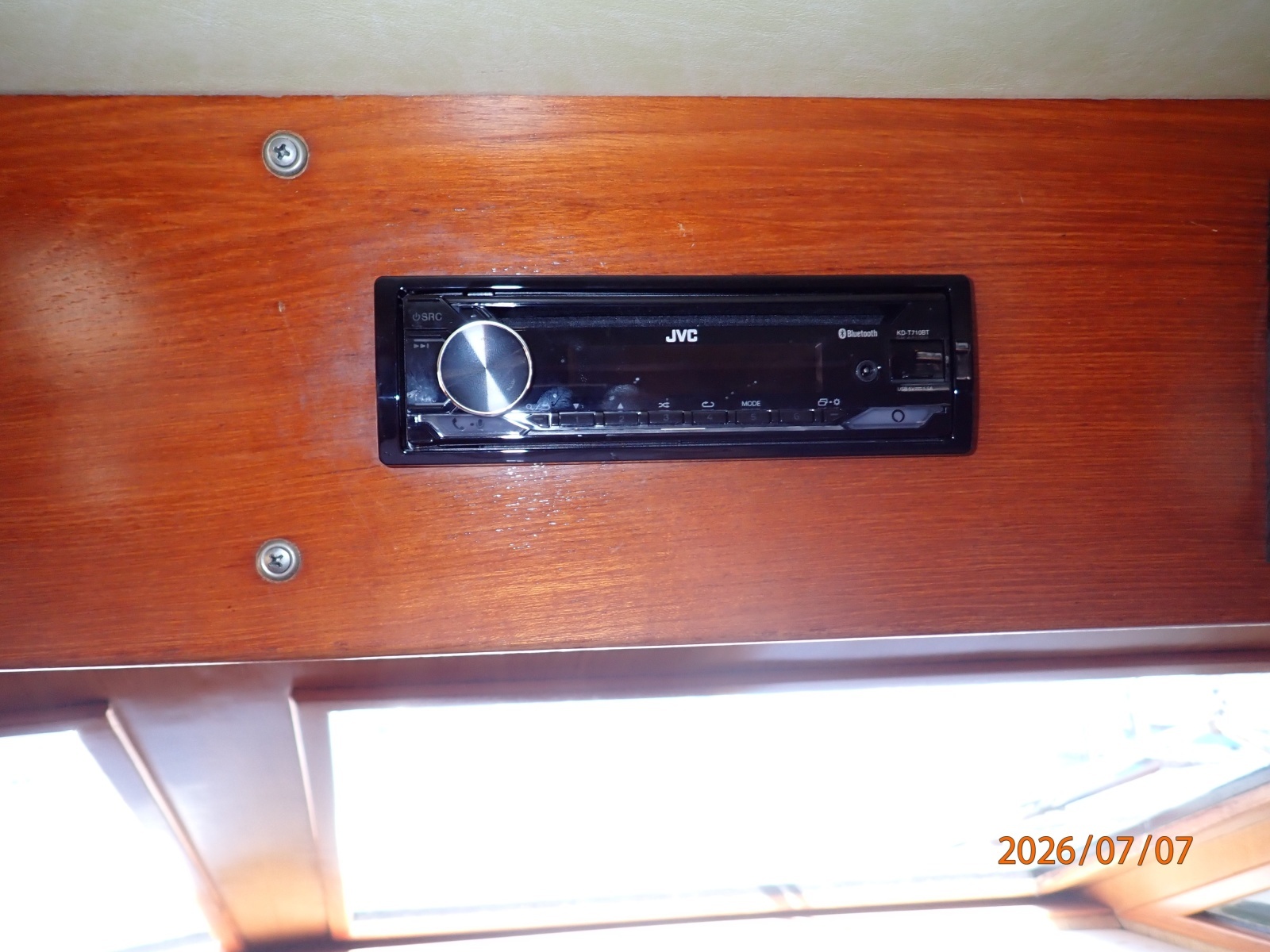 42' Ocean Alexander salon stereo
