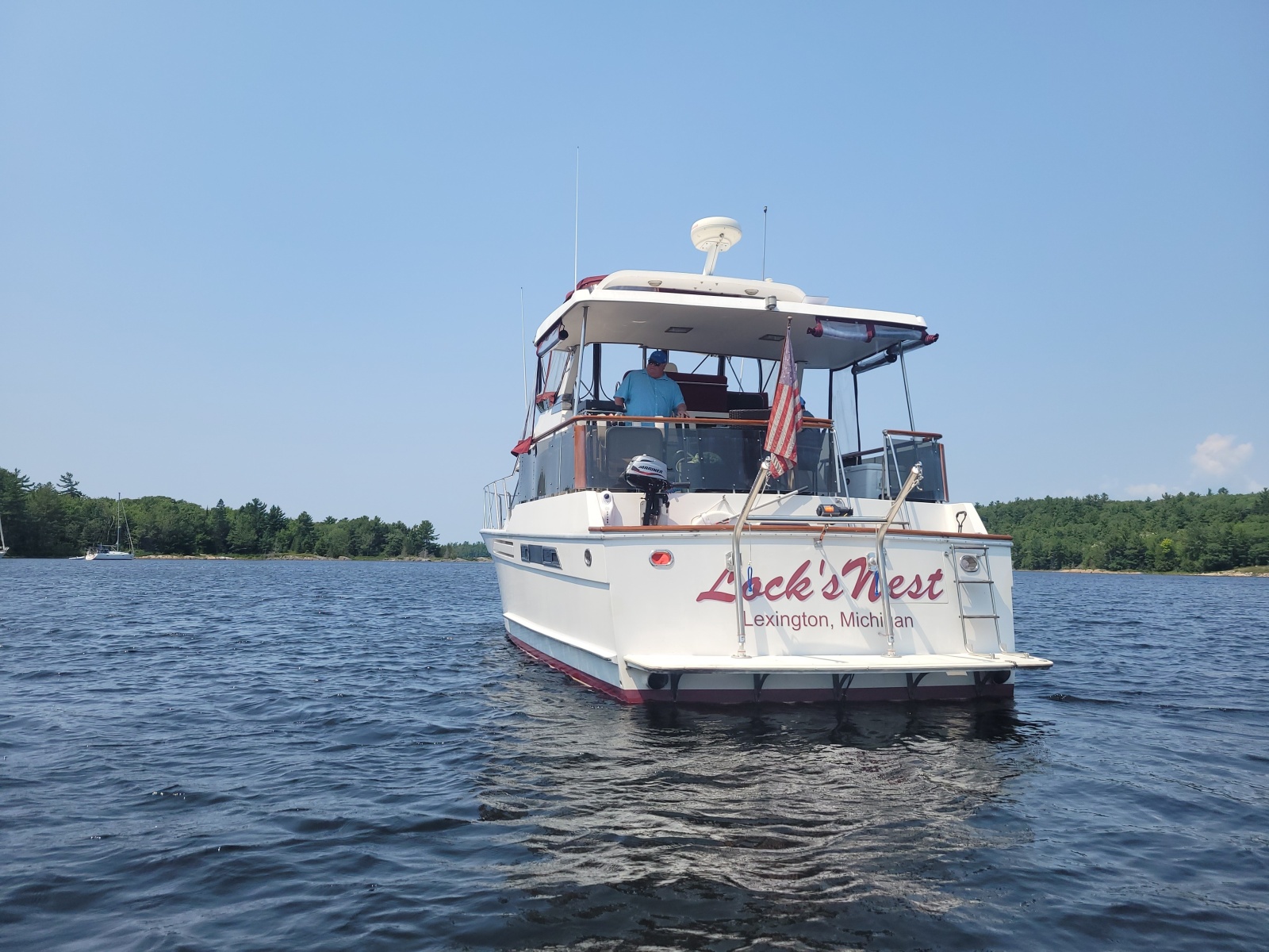 42' Ocean Alexander aft profile