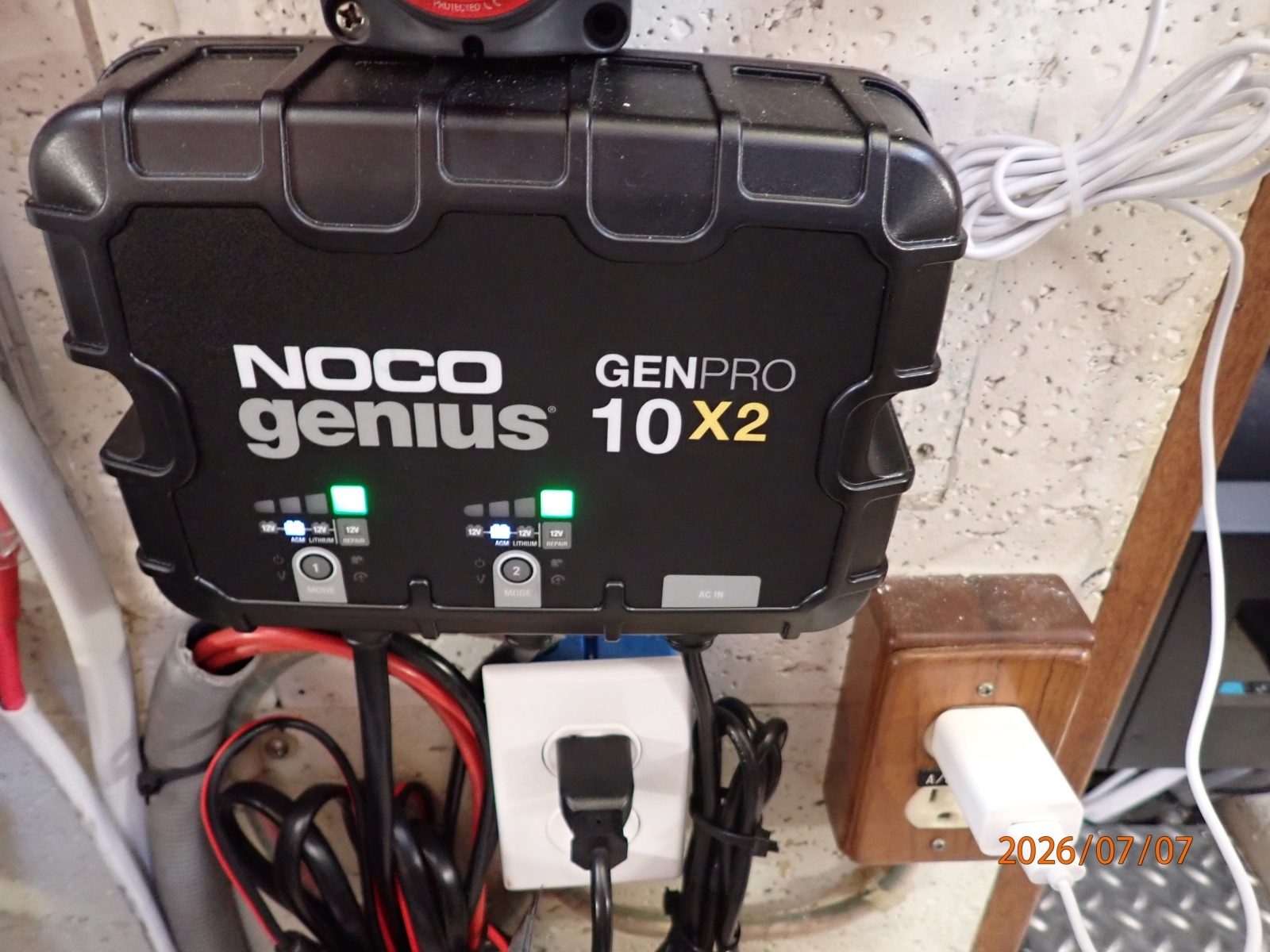 42' Ocean Alexander battery charger1