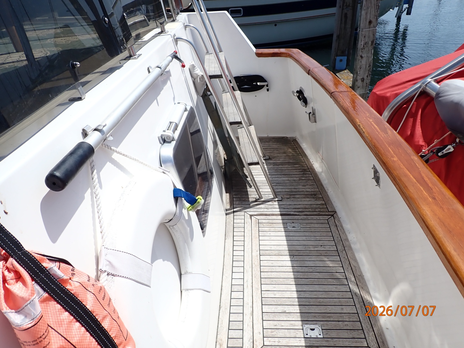 42' Ocean Alexander cockpit starboard