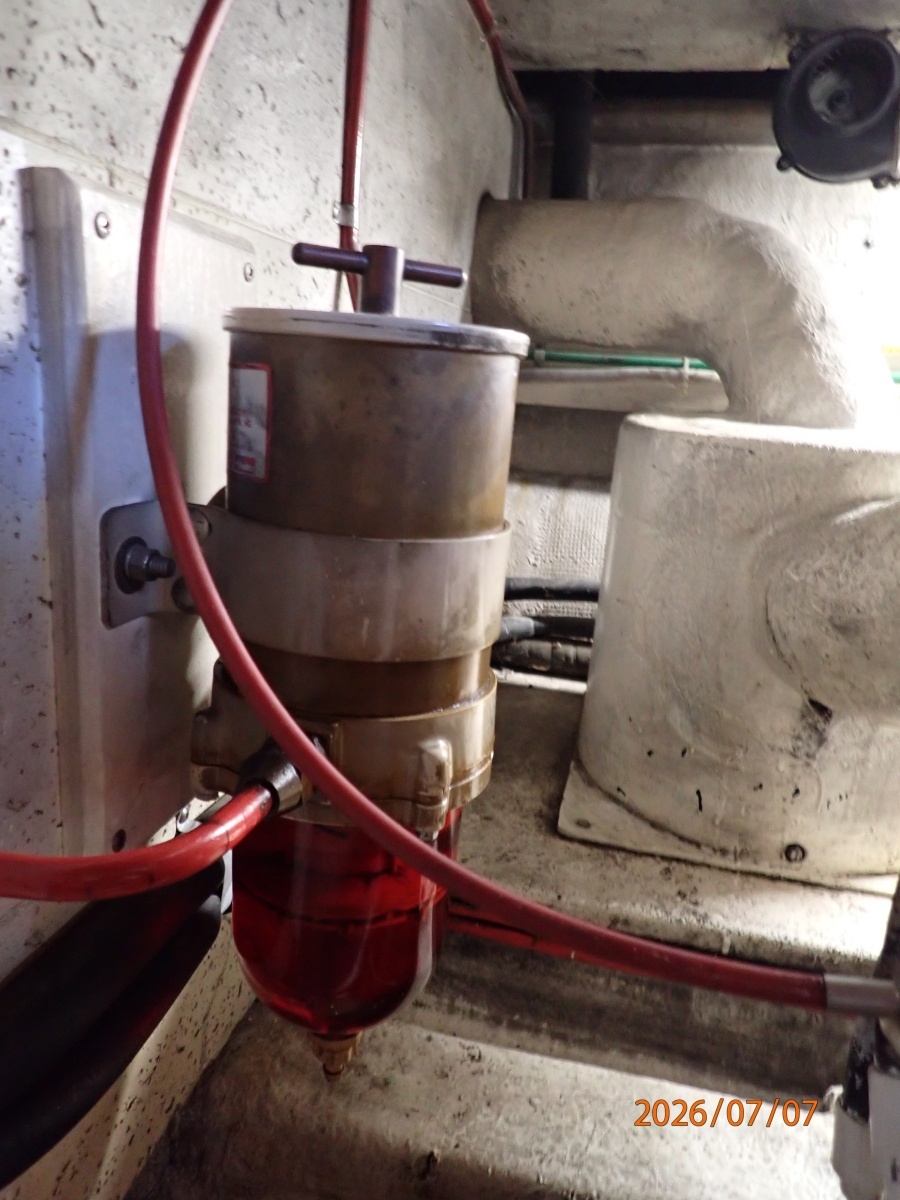 42' Ocean Alexander port Racor fuel filter