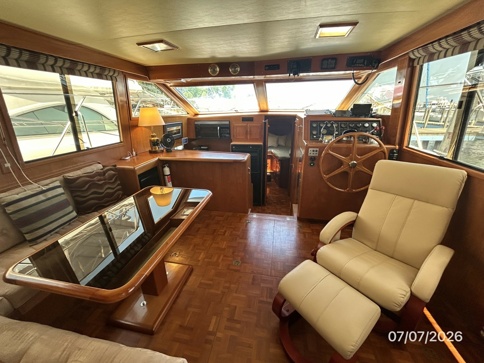 42' Ocean Alexander salon forward