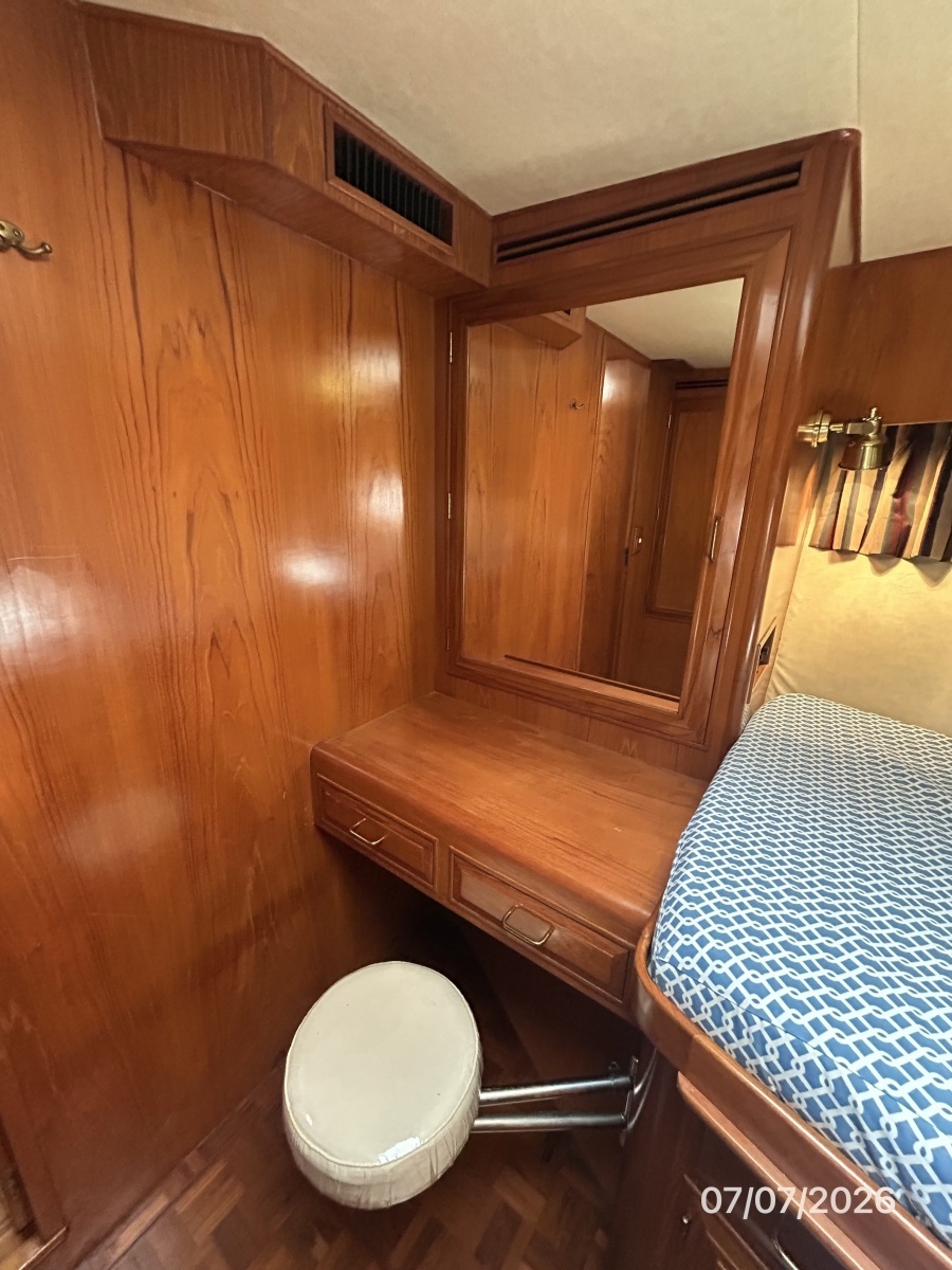 42' Ocean Alexander guest stateroom desk-vanity