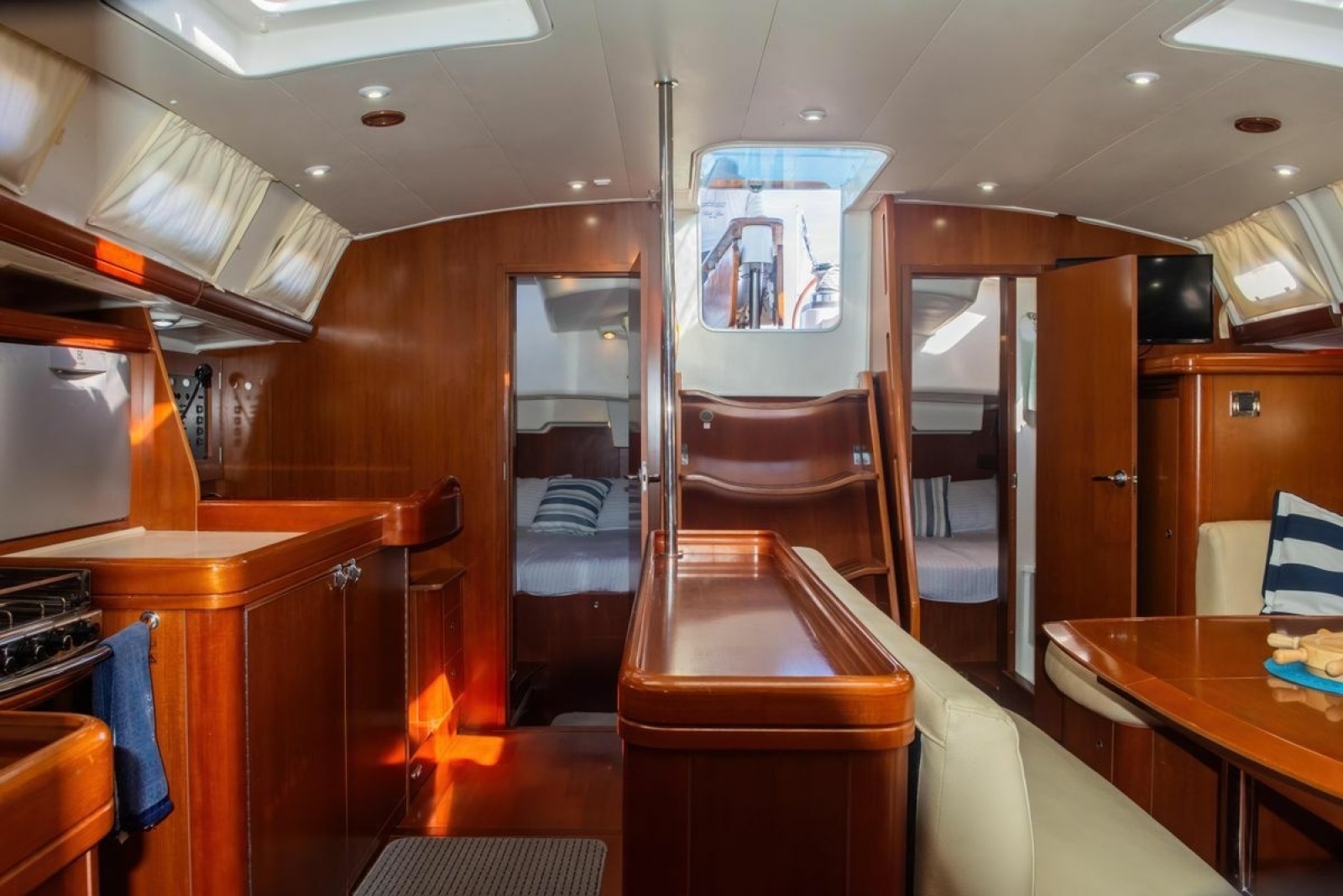 2007 Beneteau Oceanis 523