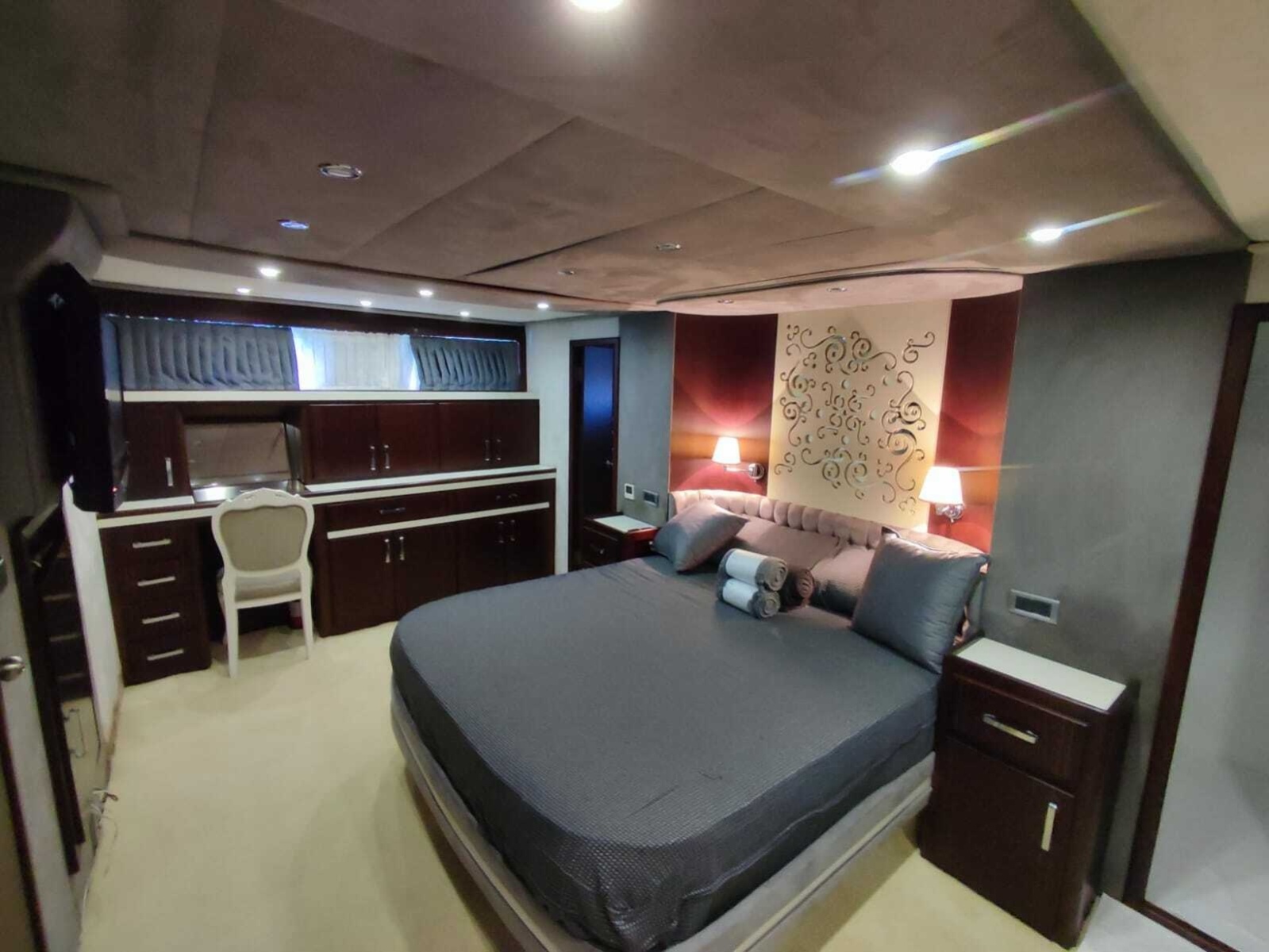 2007 Custom 85 Motor Yacht