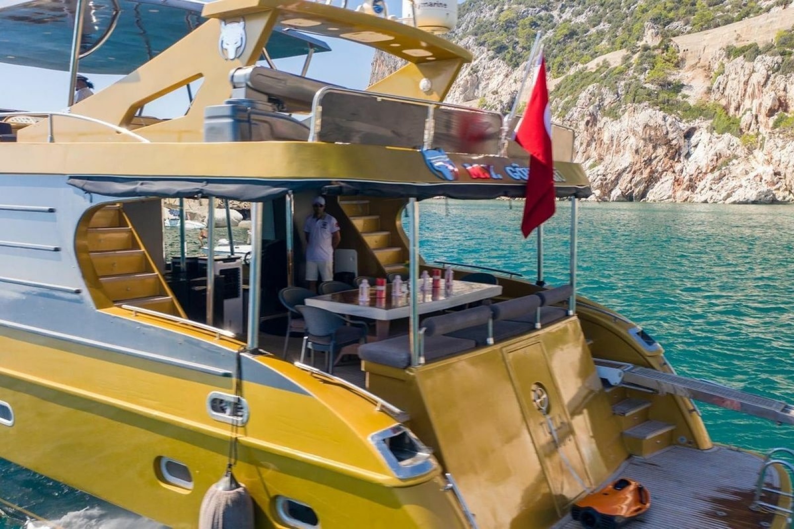 2007 Custom 85 Motor Yacht