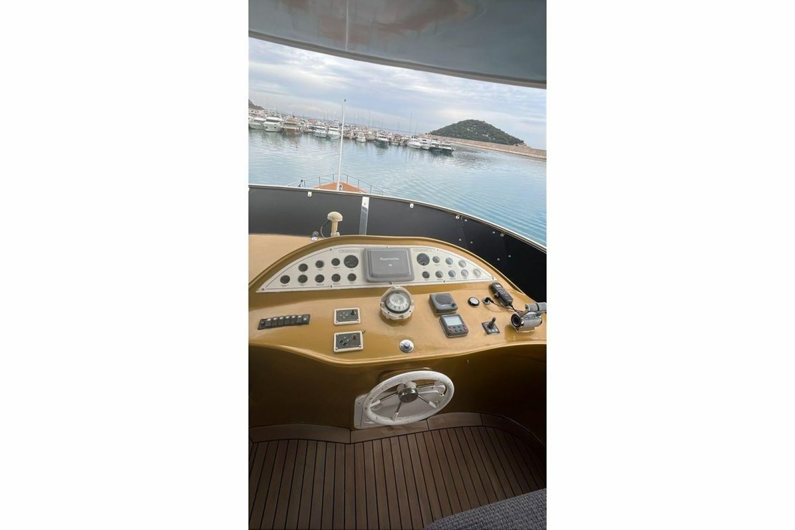 2007 Custom 85 Motor Yacht
