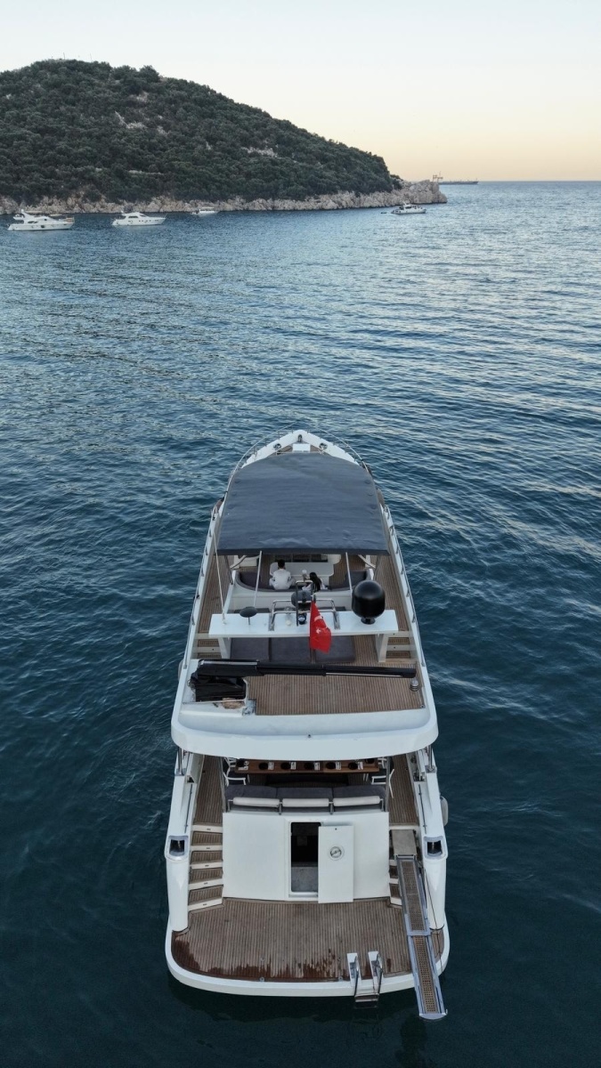 2007 Custom 85 Motor Yacht