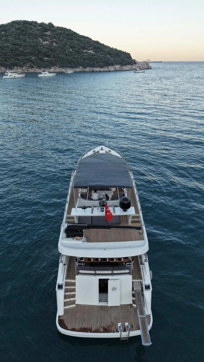 2007 Custom 85 Motor Yacht