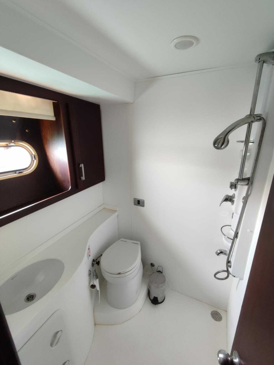 2007 Custom 85 Motor Yacht