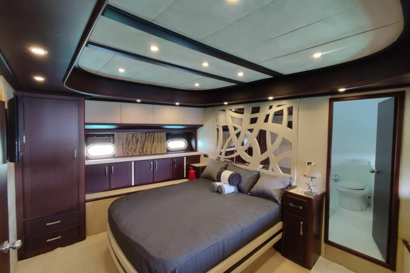 2007 Custom 85 Motor Yacht