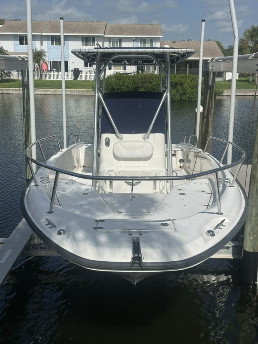 2012 Boston Whaler 230 Dauntless