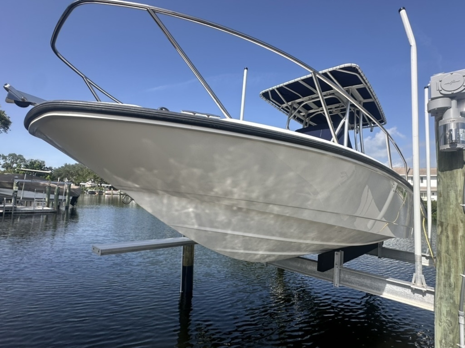 2012 Boston Whaler 230 Dauntless