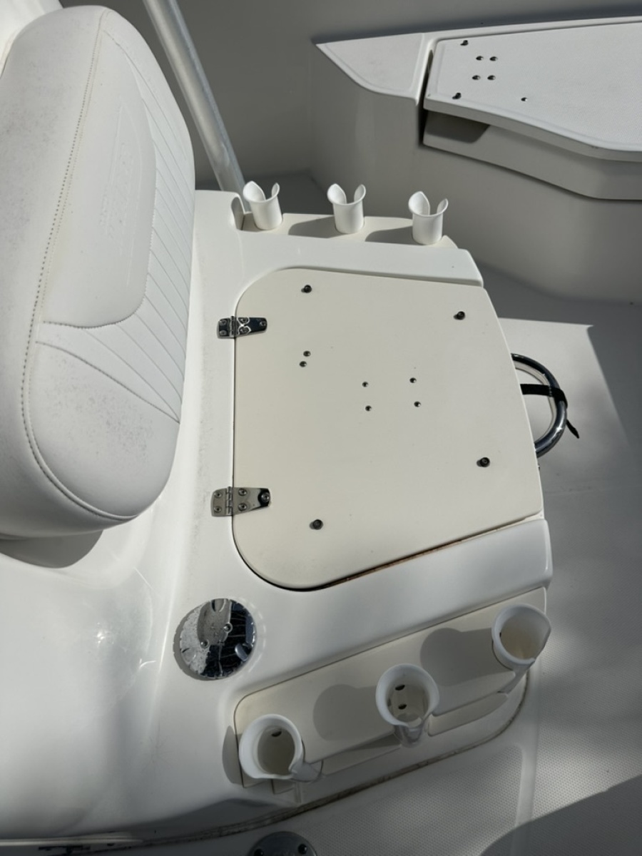 2012 Boston Whaler 230 Dauntless