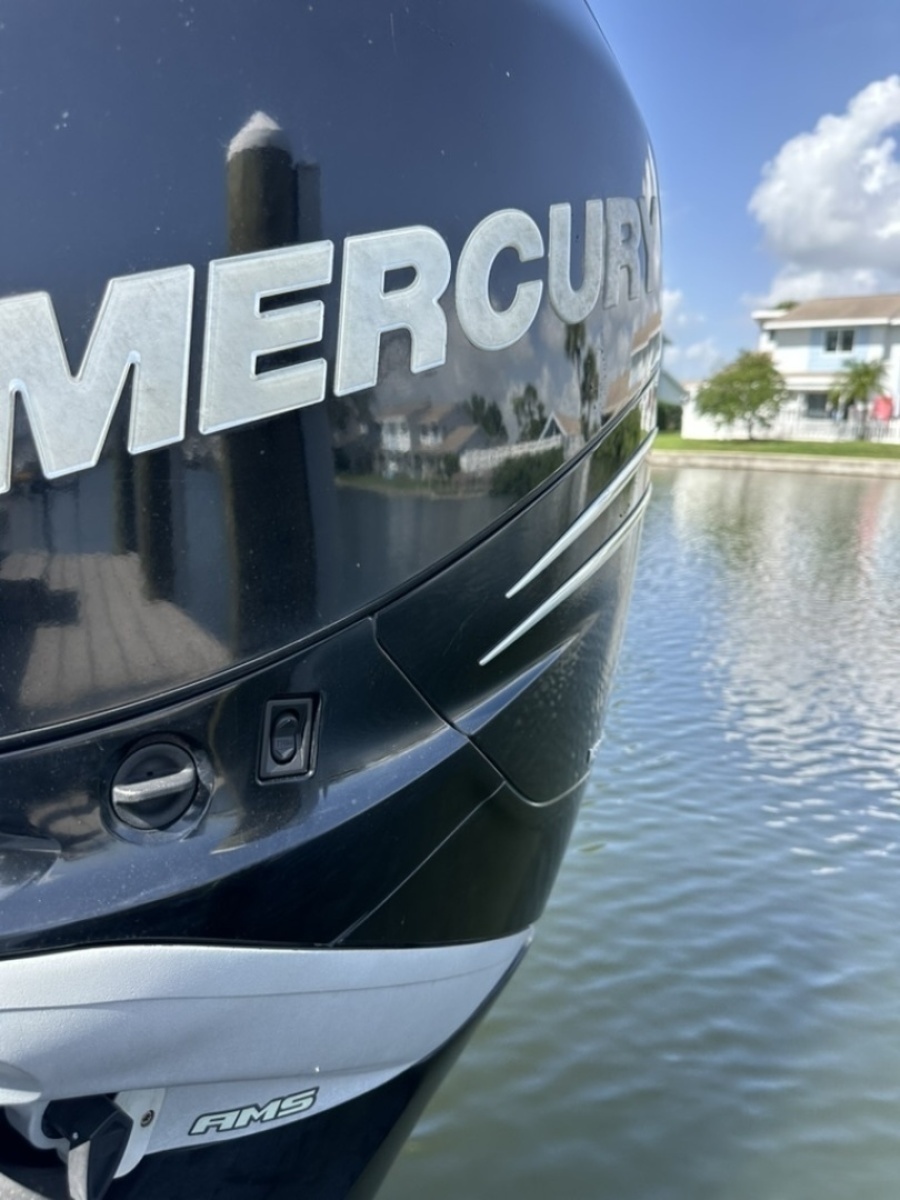 2012 Boston Whaler 230 Dauntless