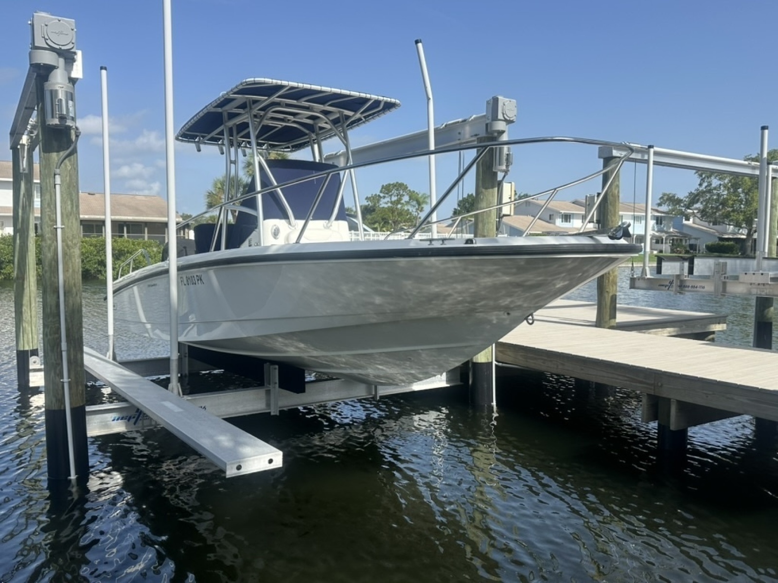 2012 Boston Whaler 230 Dauntless