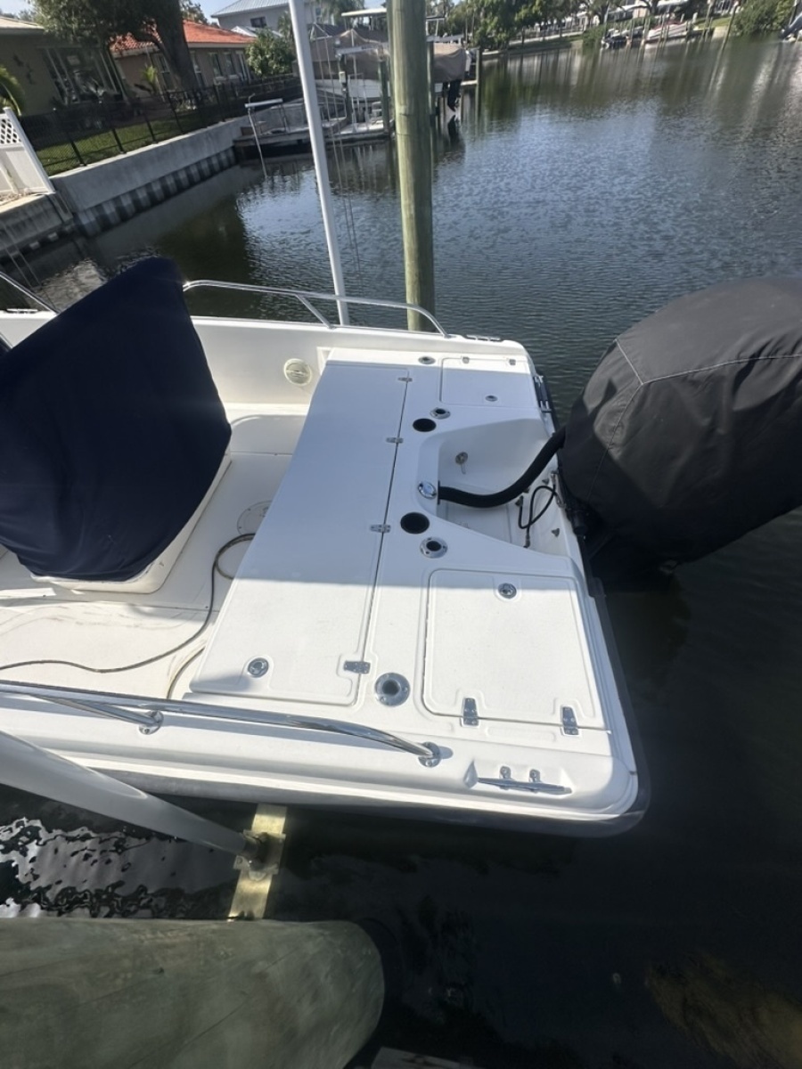 2012 Boston Whaler 230 Dauntless