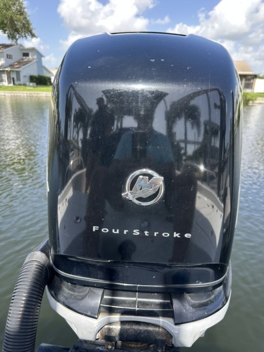 2012 Boston Whaler 230 Dauntless