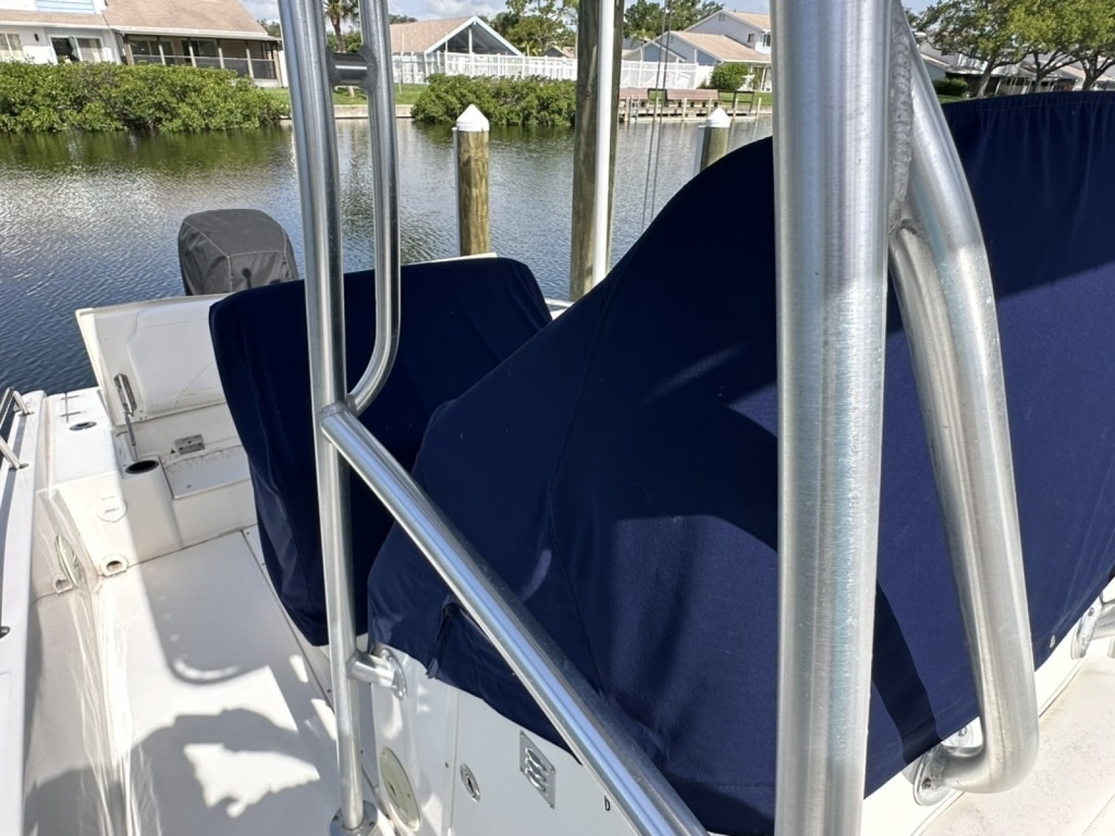 2012 Boston Whaler 230 Dauntless
