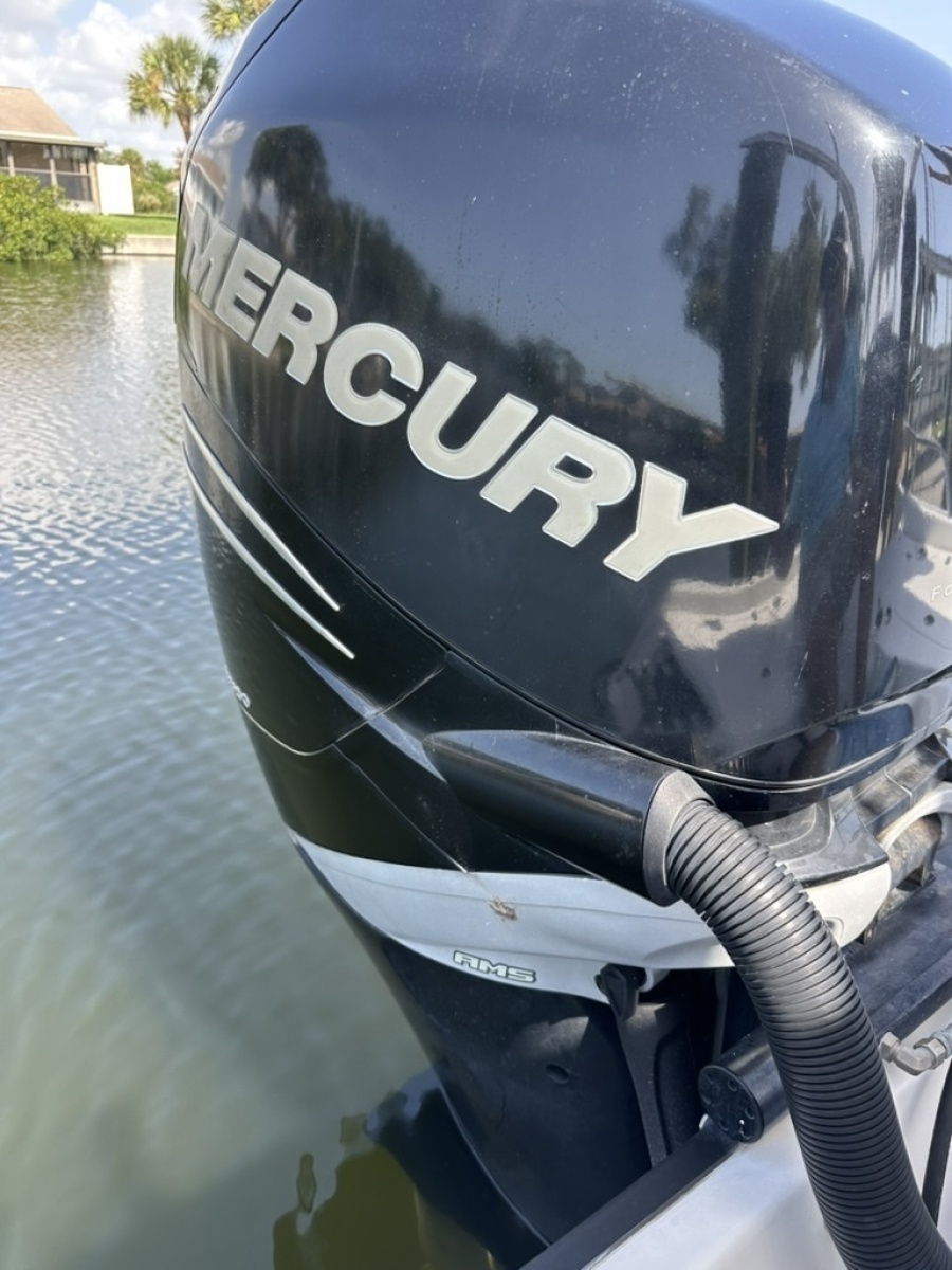 2012 Boston Whaler 230 Dauntless