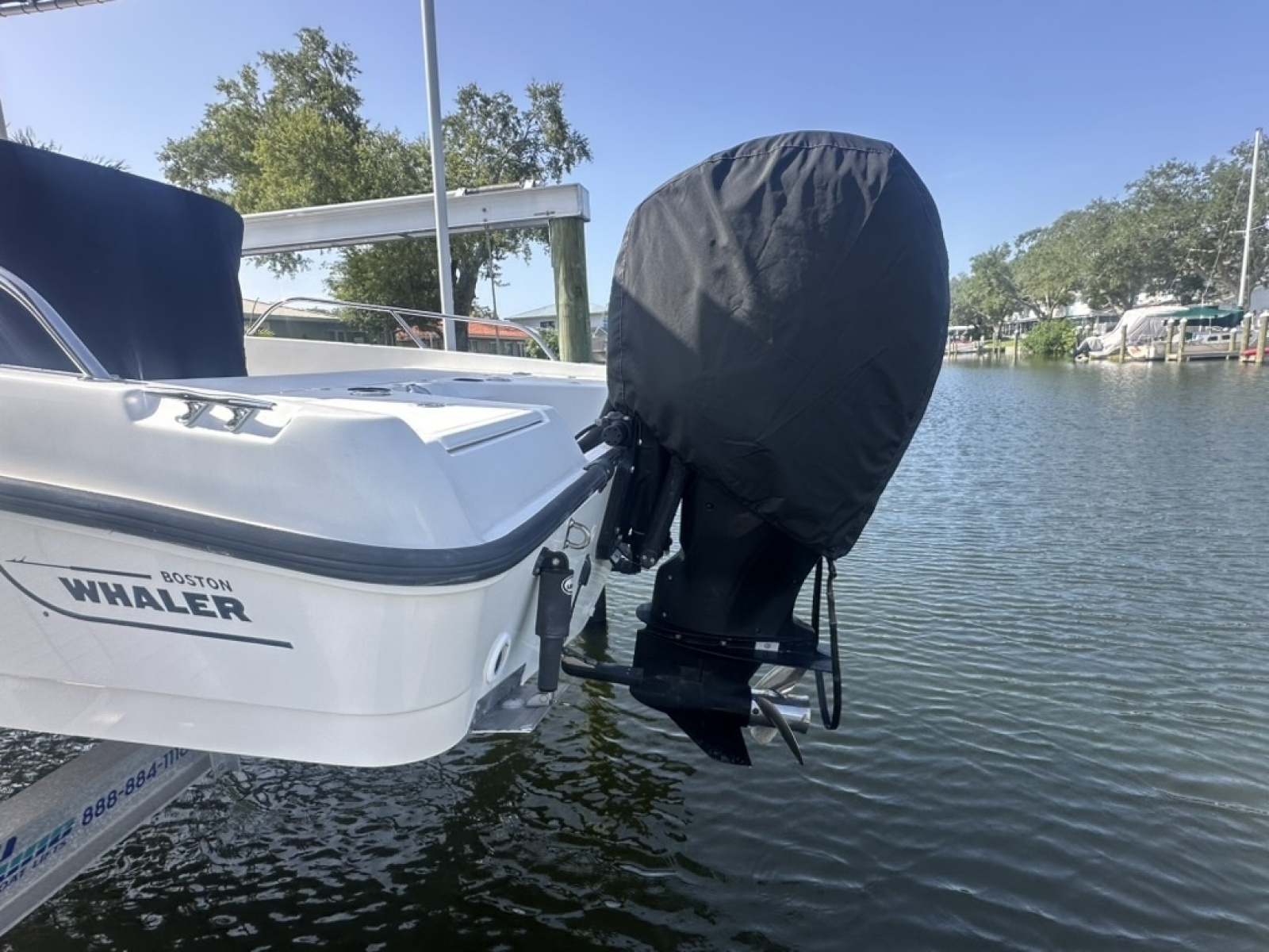 2012 Boston Whaler 230 Dauntless