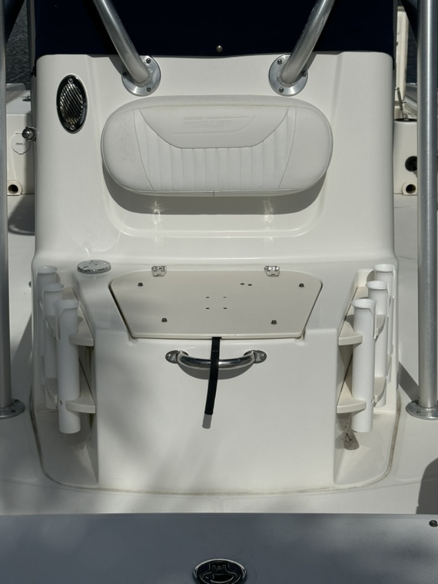2012 Boston Whaler 230 Dauntless