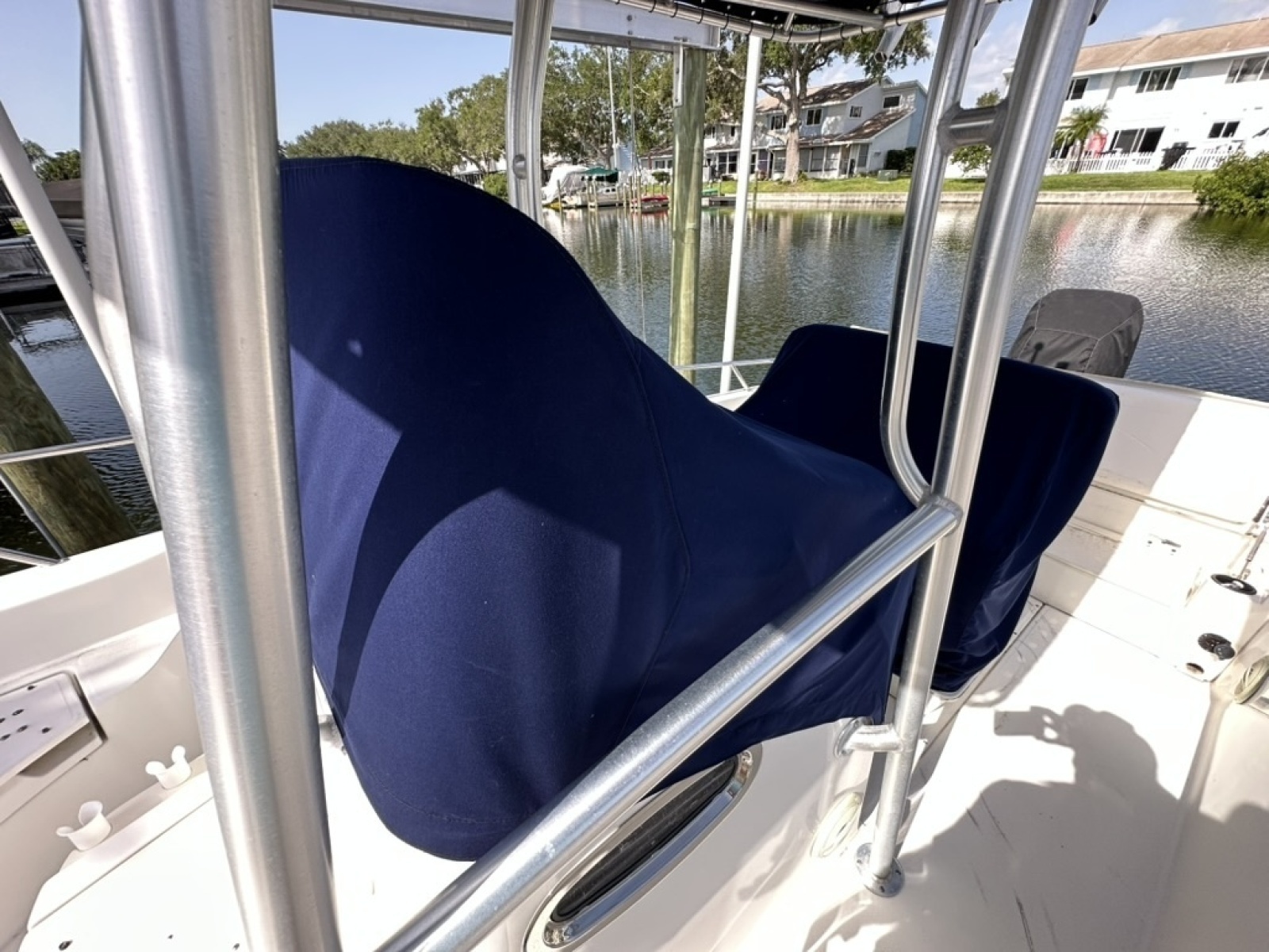 2012 Boston Whaler 230 Dauntless