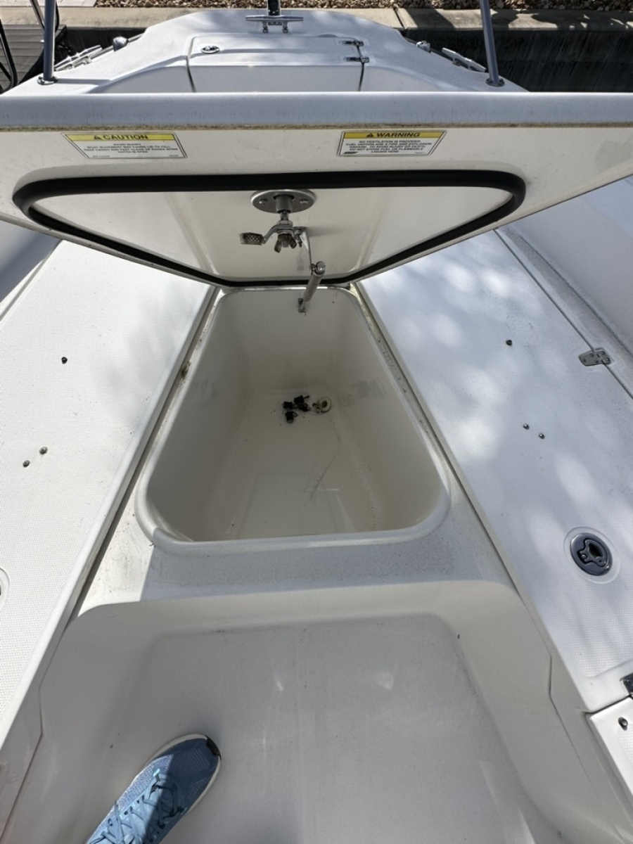 2012 Boston Whaler 230 Dauntless