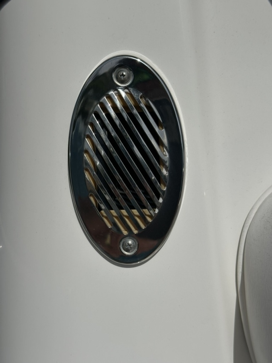 2012 Boston Whaler 230 Dauntless