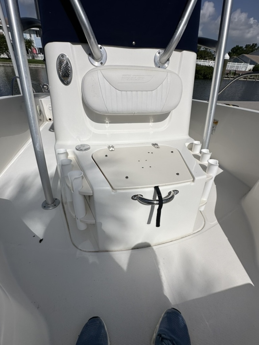 2012 Boston Whaler 230 Dauntless