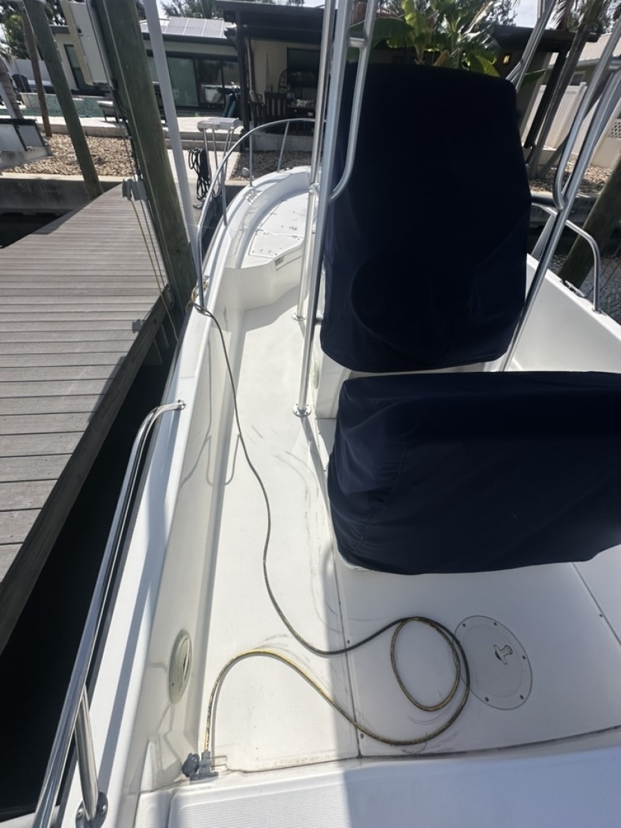 2012 Boston Whaler 230 Dauntless