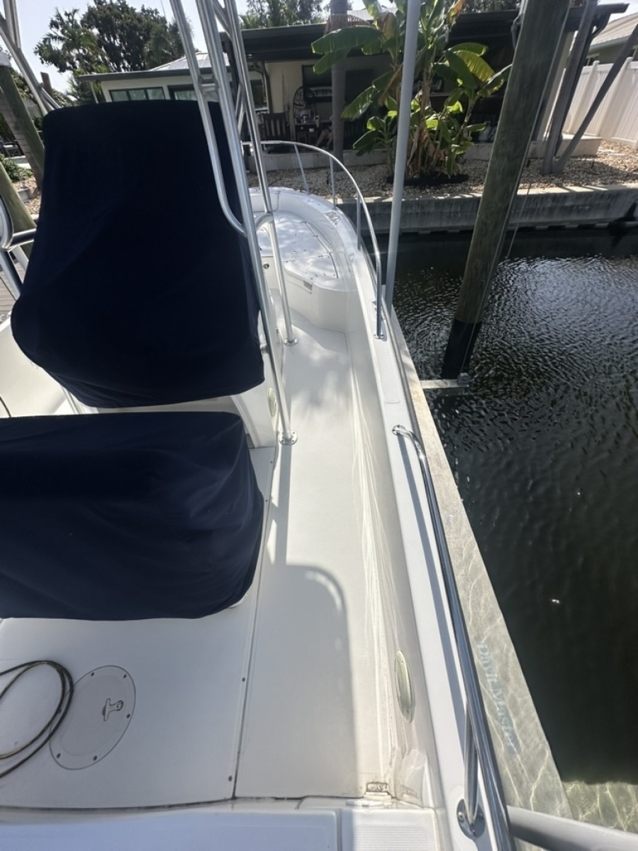 2012 Boston Whaler 230 Dauntless