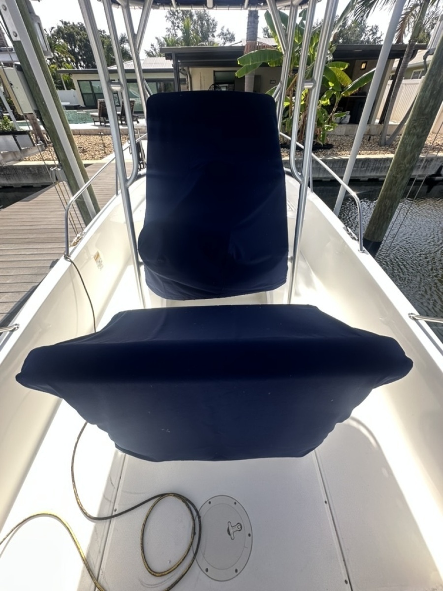 2012 Boston Whaler 230 Dauntless