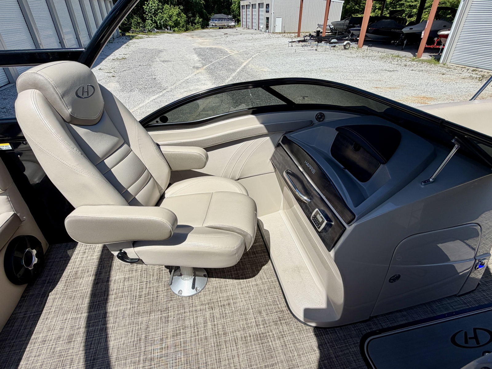 2019 Harris Solstice DC 230 SLDH Tritoon
