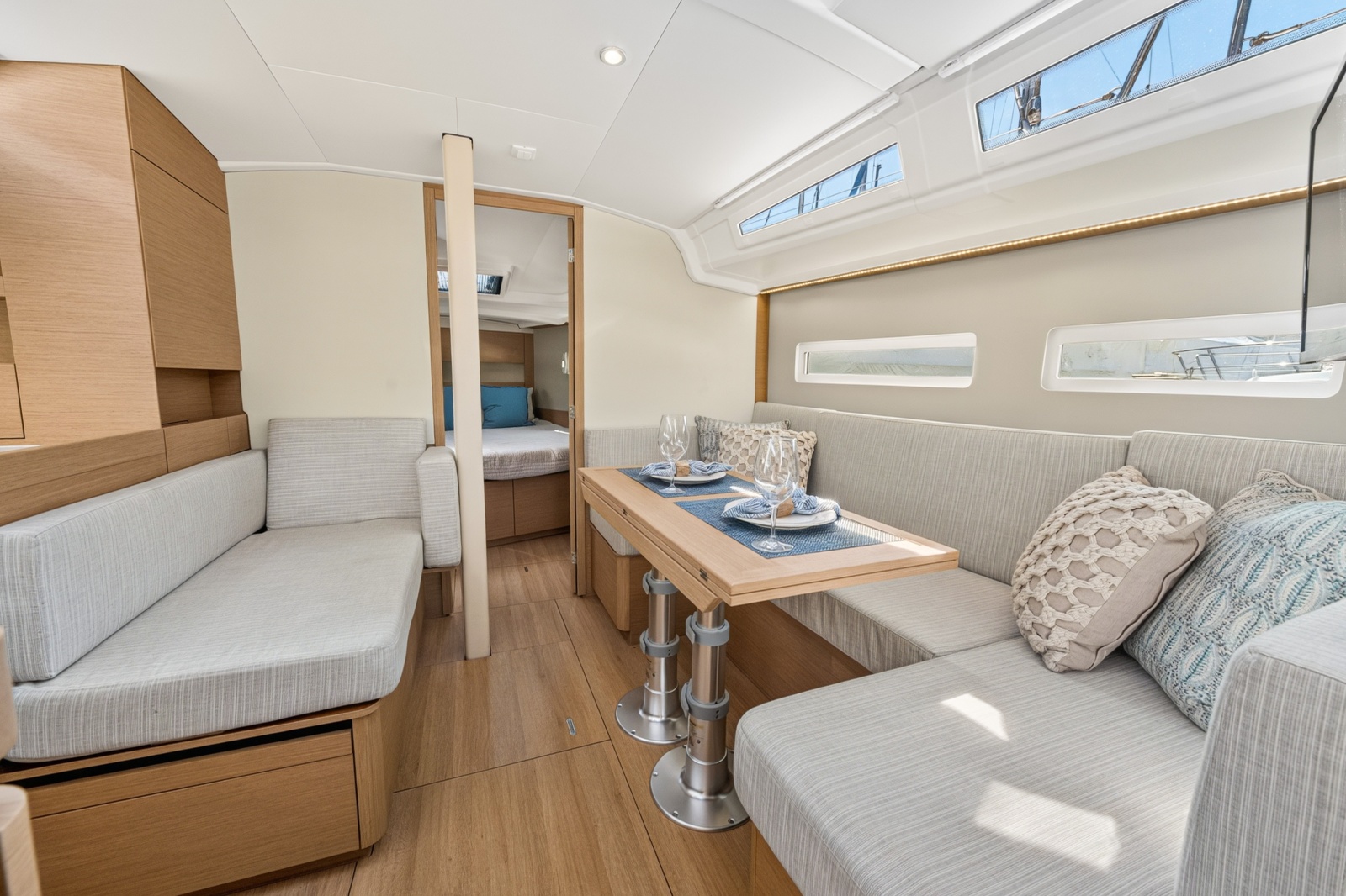 2021 Jeanneau SO 410