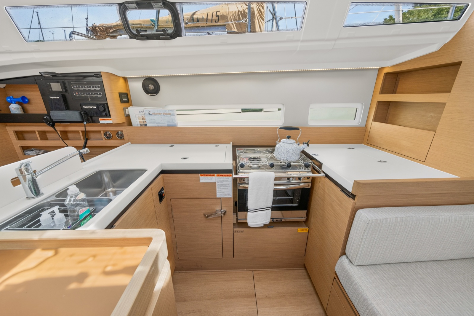 2021 Jeanneau SO 410