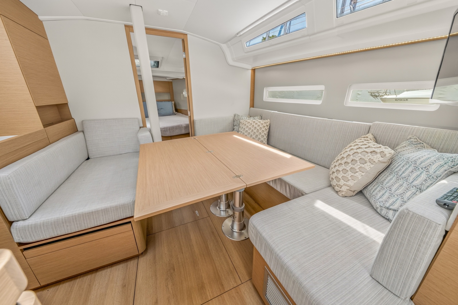 2021 Jeanneau SO 410