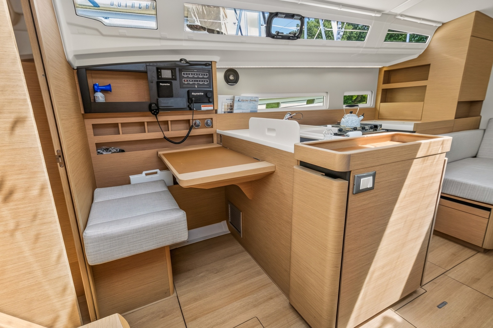 2021 Jeanneau SO 410
