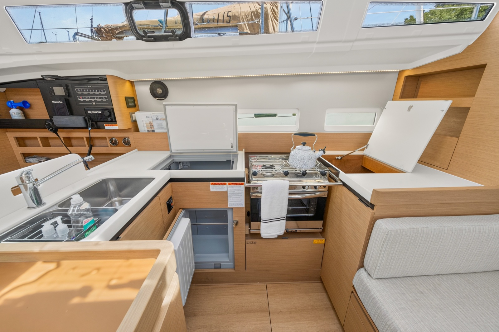 2021 Jeanneau SO 410