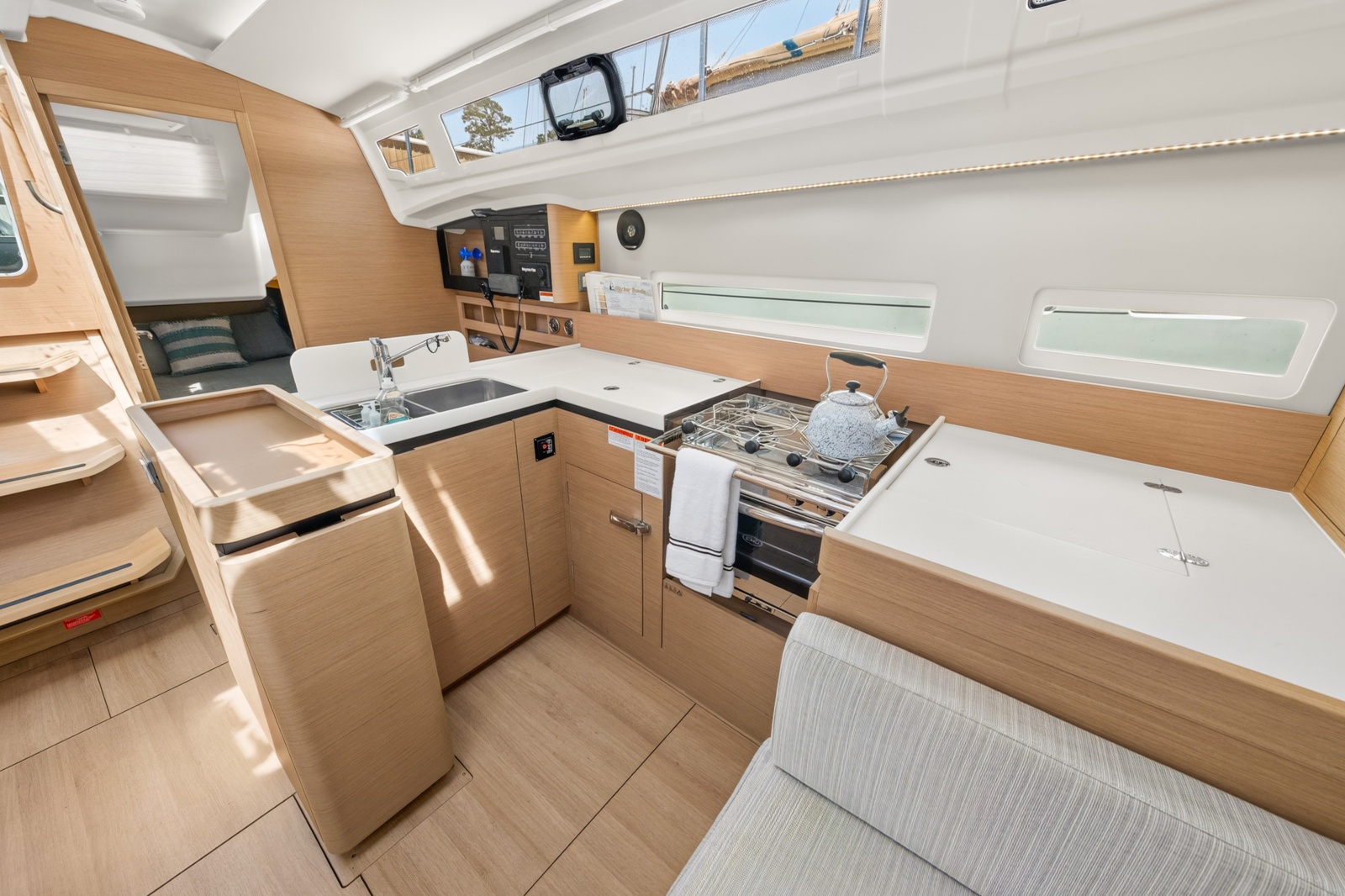 2021 Jeanneau SO 410